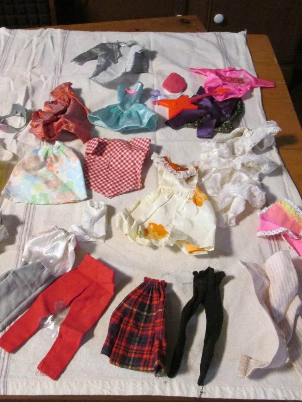Vtg late 70s early 80s lot of Barbie clothes and accesories